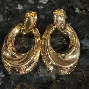 Vintage Monet Brushed Gold Tone‎ Door Knocker Oval Hoop Dangle  Clip Earrings